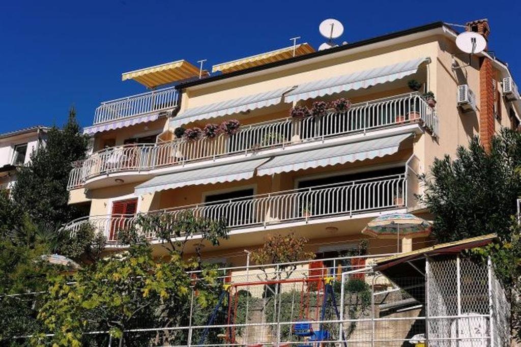 Apartments And Rooms With Parking Space Rabac, Labin - 12368 Eksteriør bilde