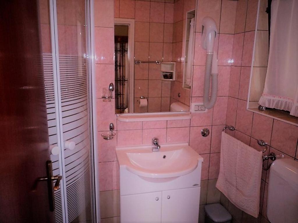 Apartments And Rooms With Parking Space Rabac, Labin - 12368 Eksteriør bilde